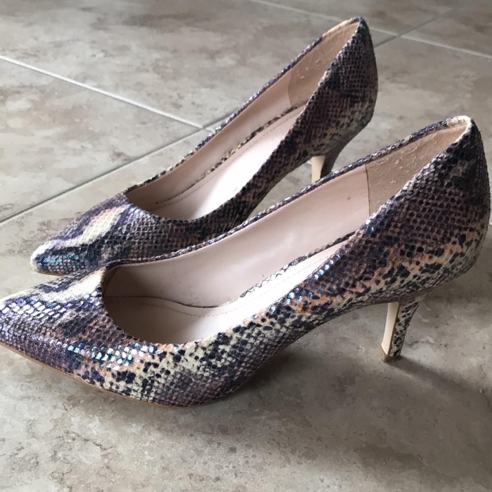 BCBGeneration Neutral Snakeskin Patterned Heels Size 9